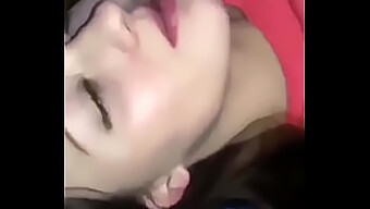 Kekasihku Memberikan Blowjob Dalam Video Buatan Sendiri.