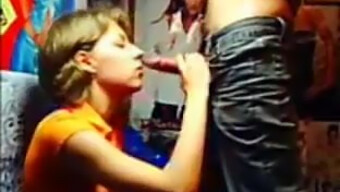 Wall Teen (18+) Được Mút Và Phun Tinh Trên Mặt Trong Một Video Tự Làm!