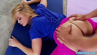 Chicas De Yoga: Las Habilidades De Garganta Profunda De Aj Applegate