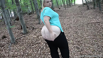 18+ Big Booty Teen Gives A Blowjob And Gets Fucked By Boyfriend In The Woods