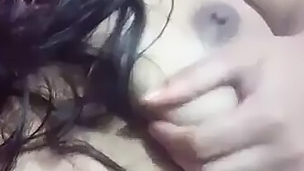 Niña De 18 Años Amateur Con Tetas Grandes Y Pezones