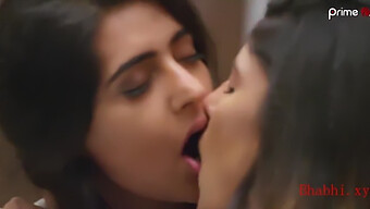 Junoon Dan Ishq: Pelakon India Berciuman Dan Menjilat Dalam Adegan Lesbian Yang Panas