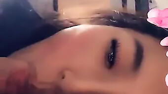 亚洲美女在snapchat上给了一个惊人的口交