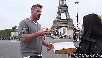 Jules Jordan Vous Emmène Faire Un Tour De Paris Avec Son Beau Corps Latina Et Ses Incroyables Compétences Orales