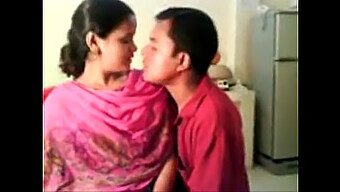 Indian Amateur Couple Enjoys No-Strings-Attached Sex With Their Boss