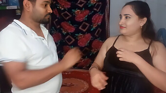 Madrastra India Atrapada Con Su Hijastro Bisexual En La Casa. ¡mira Cómo Se Divierten Juntos!