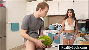 Watermelon Aláveti Magát A Nővérének Egy Forró Kemény Videóban