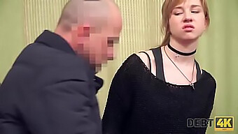 Ruská Kráska Alice Klay Kouří A Jezdí Na Penisu V Domácím Videu