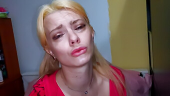 18letá Dívka Brutálně Kouří Sexuální Hračkou