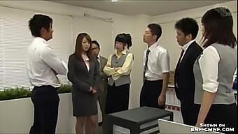 Mulheres Japonesas Submetidas A Tarefas Degradantes No Local De Trabalho