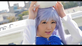 Jeu Solo D'Une Fille Cosplay Japonaise