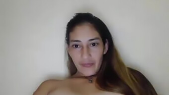 Latina Kráska Pamelita Ricota Predvádza Svoje Aktíva Na Skype