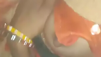 Sperma In Den Mund Und Blowjob In Einer Heißen Dusche