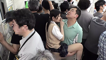 Une Fille Japonaise Se Fait Remplir La Chatte Et La Bouche De Sperme