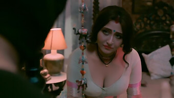 La Beauté Bollywoodienne Montre Ses Gros Seins Dans Cette Vidéo Chaude