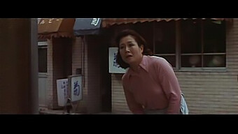 ดอกไม้และงู (1974): ศิลปะแห่งความอับอาย