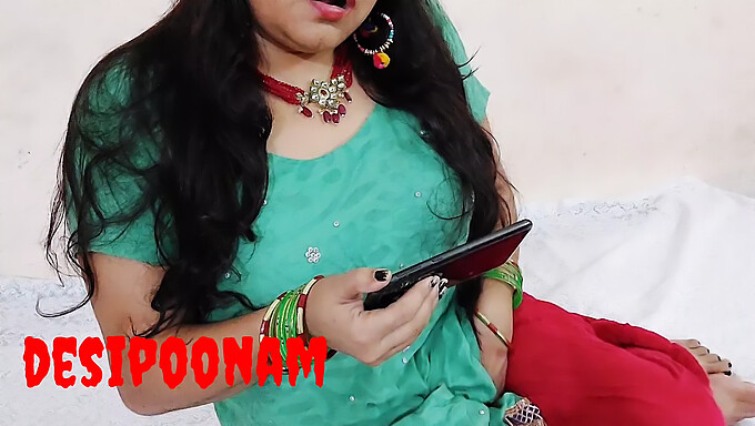 Desi Poonam Ga Vzame Od Zadaj