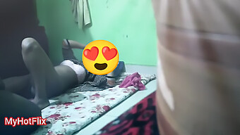 Action De Bite Et De Chatte Avec Une Jeune Fille Bangladaise De 18 Ans