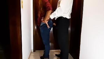 Secretaria Y Jefe Tienen Un Intenso Sexo Oral Y Anal