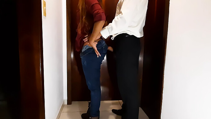 Secretária E Chefe Fazem Sexo Oral E Anal Intenso