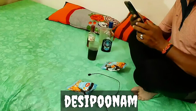 Desi Poonam Wordt In Haar Kont Geneukt In Deze Zelfgemaakte Video