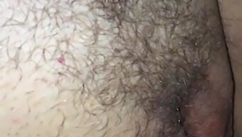 Istri Amatir Menikmati Sesi Dildo