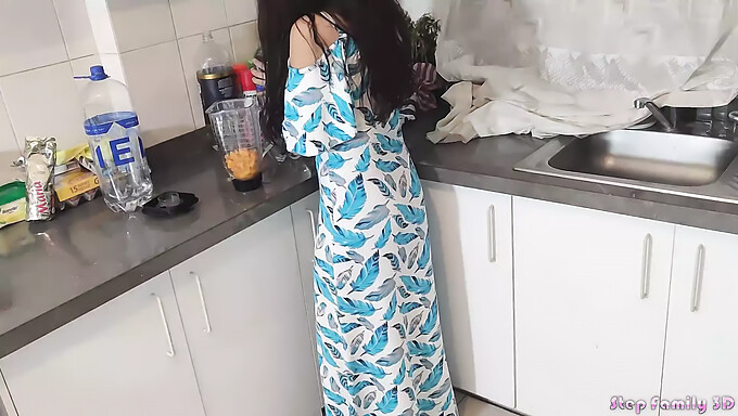 Séduite Dans La Soumission Par Ma Belle-Fille En Robe Bleue