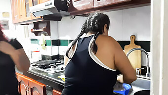 Pelayan Itu Baik-Baik Saja Saat Ibu Tiri Menyiapkan Makan Malam