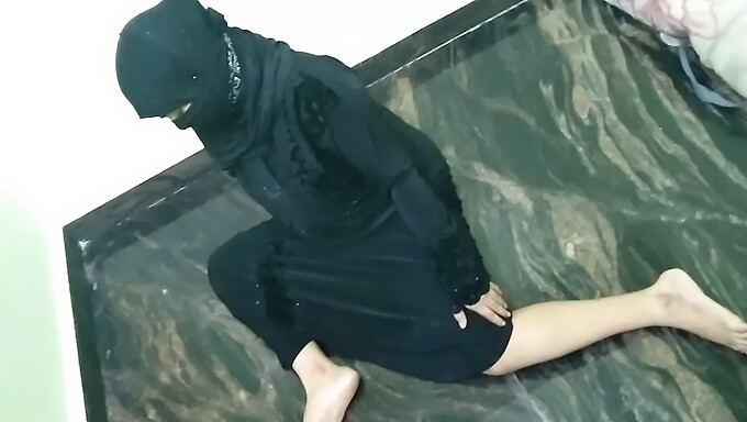 Desi Cock: Fat Hijab Boy Masturbates To Erection