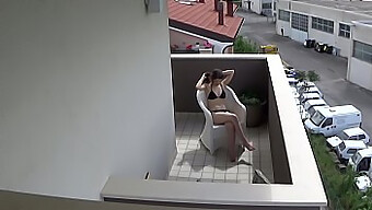 Scopando A Pelo La Figlia Di 18 Anni Del Mio Vicino Sul Suo Balcone