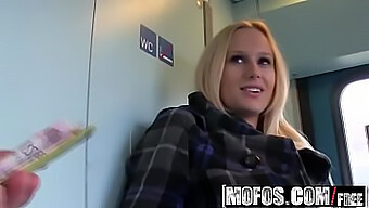 Mofos - Pick Ups Publics - Baise Anale Dans Les Toilettes D'Un Train Avec Angel Wicky