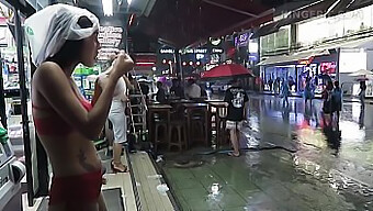 Thailändsk Tonåring (18+) I Offentligt Sex Med Bangkok-Prostituerad