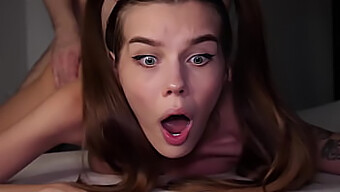 18letá Dívka Zažívá Intenzivní Anální Sex V Tomto Videu