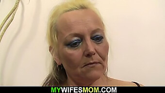 Blonde Milf Geht Mit Jüngerem Kerl Fremd