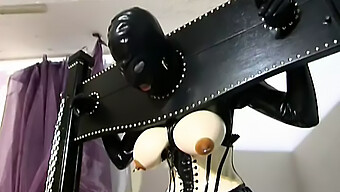 Fetiche De Goma: Bdsm Y Sexo Lésbico Con Dominación Y Bondage