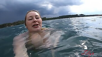 Große Schöne Fette Frau Im Bikini