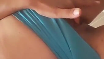 Amateur Turkish Girl Gets A Handjob And Eats Pussy