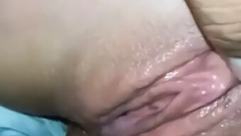 Il Grande Clitoride Di Una Milf Si Allena In Questo Video Porno Arabo..