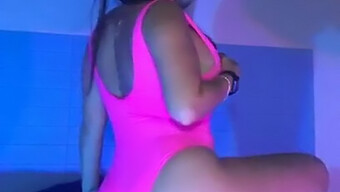 Milf Latina De Bunda Grande Se Diverte Com Um Dildo