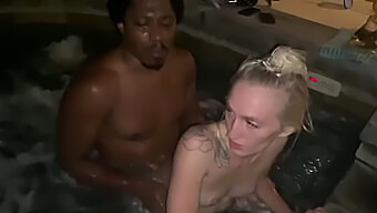 Diversão Interracial Na Banheira De Hidromassagem Com Victoria Gracen